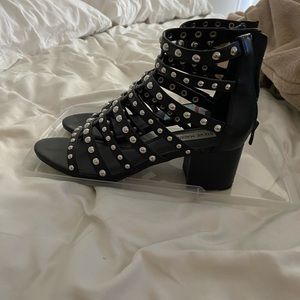 Steve Madden shoes style is Mania